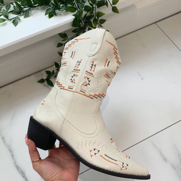 FESTIVAL EMBROIDERED cream Bohemian Aztec boho Pointy toe Heel Western Boots - Picture 4 of 6